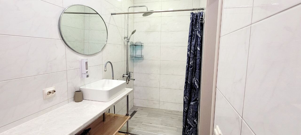 House 1 — Ground-floor bathroom